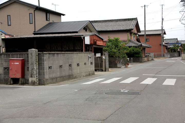 道標　嘉永6年(1853)建立 明野への分岐点