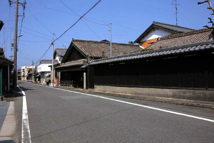 松浦武四郎生家跡前の伊勢街道