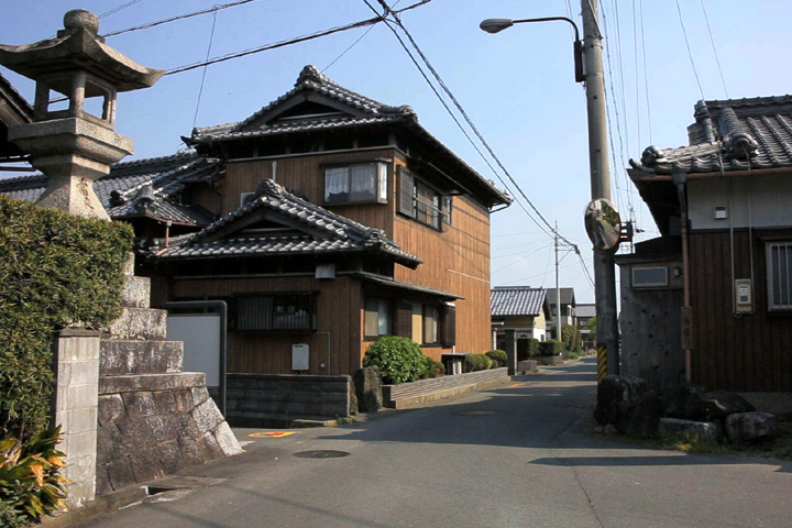 月本追分(奈良街道と伊勢街道の分岐点)