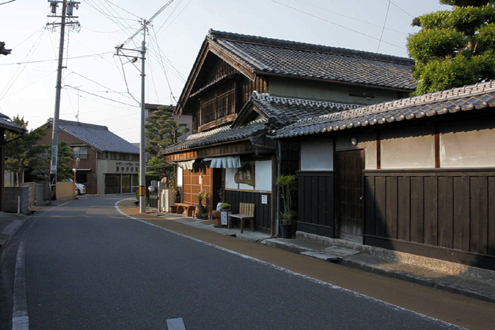 菜乃穂前の伊勢街道