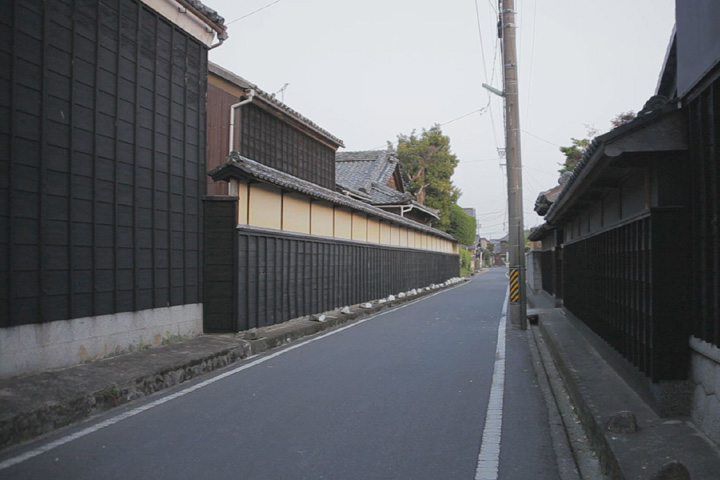 長屋門のある家(久米)