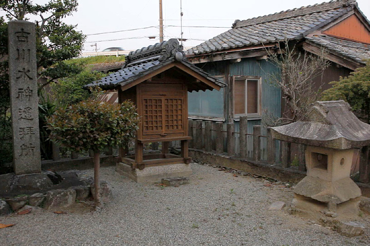 古川水神常夜燈と山の神