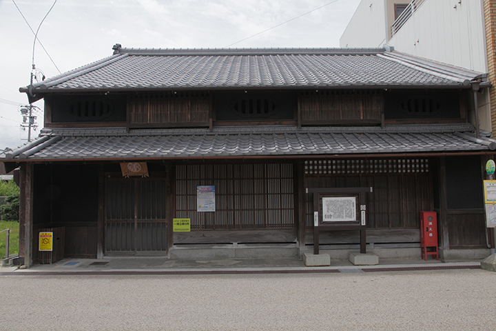 西町の建物