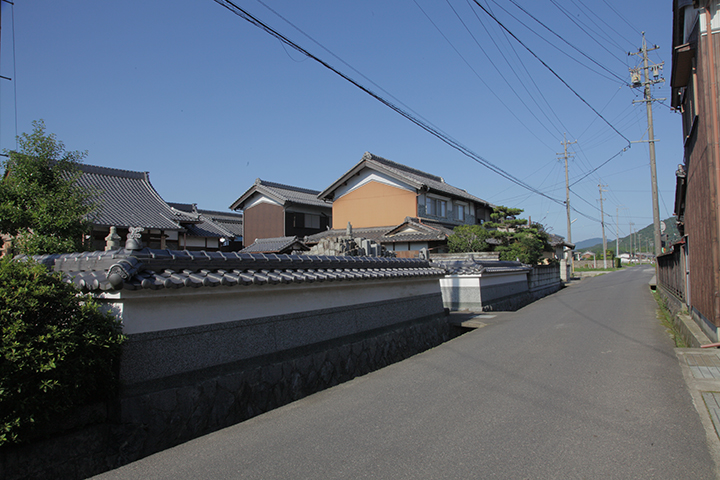 清安寺前の印代の町並み