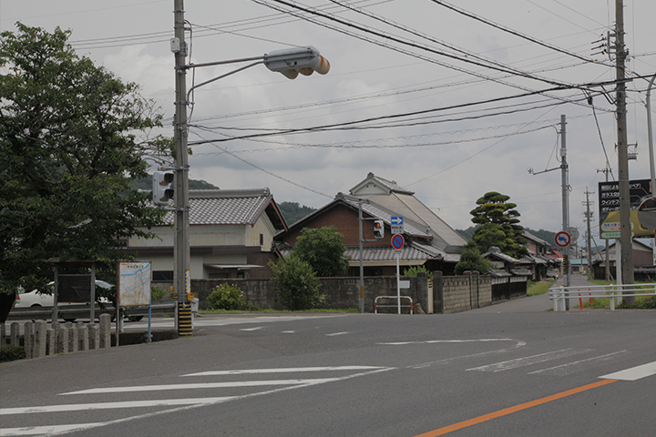 孝子留松之碑前の大和街道