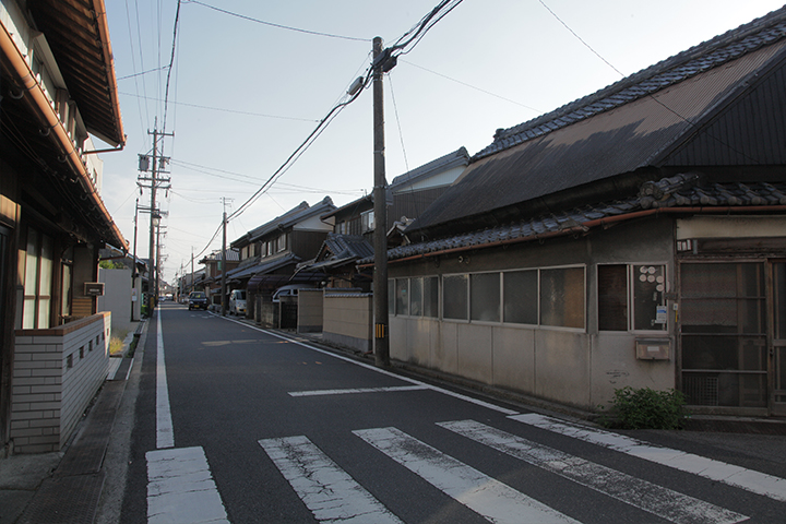 佐那具町を通る大和街道