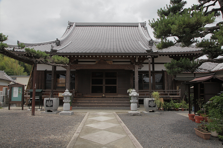 轉輪寺の北の裏山にある柏野城は、天正伊賀の乱で織田信長との合戦の場となった