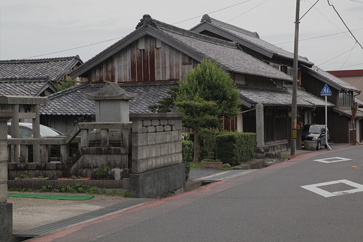 敢都美恵宮(あえとみえのみや)跡の碑