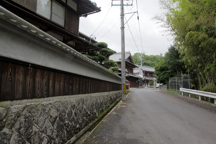 観世音菩薩近くの大和街道