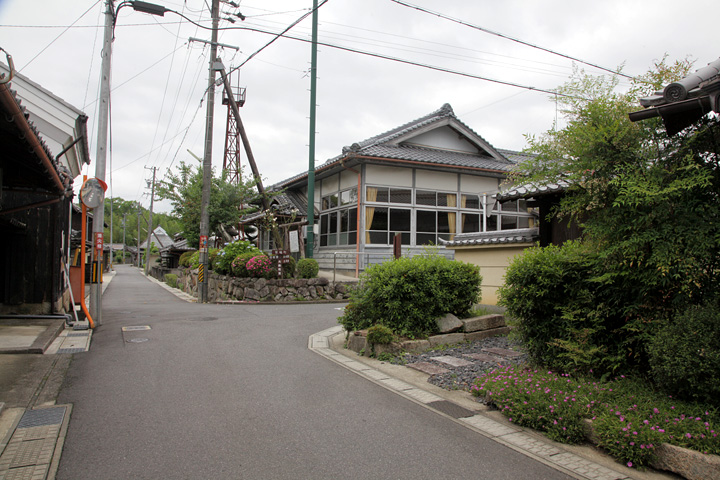 旧本陣と町区公民館