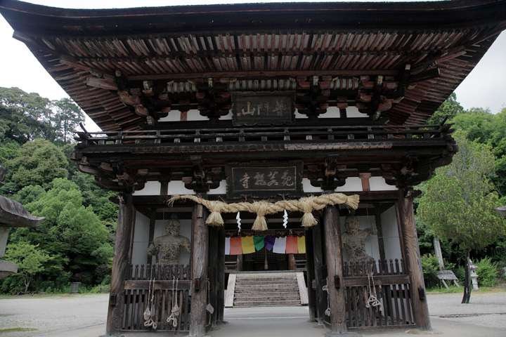 観菩提寺(正月堂)山門