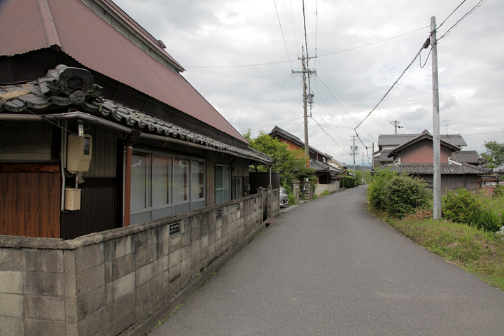 長田市場を行く大和街道