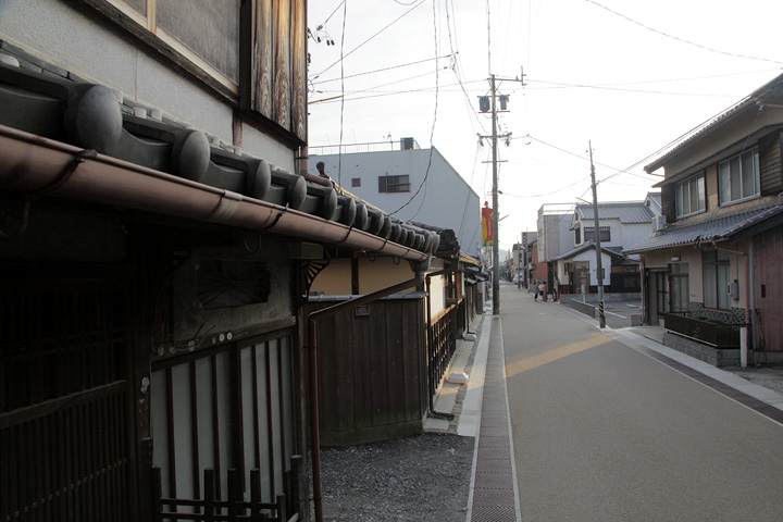 入交家住宅(上野相生町)前の通り