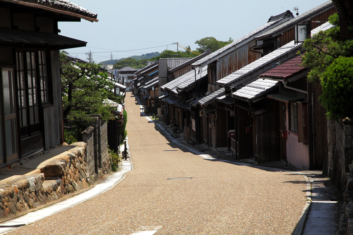 坂の上から木崎町を見る