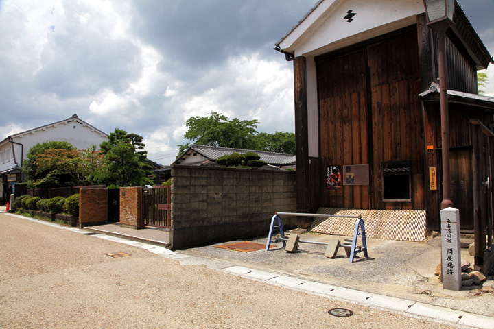 問屋場跡と山車蔵