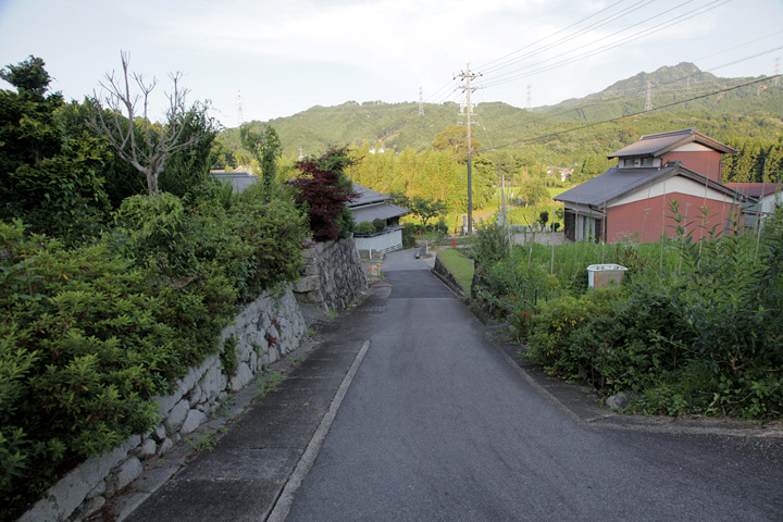 加太川へ下りる大和街道