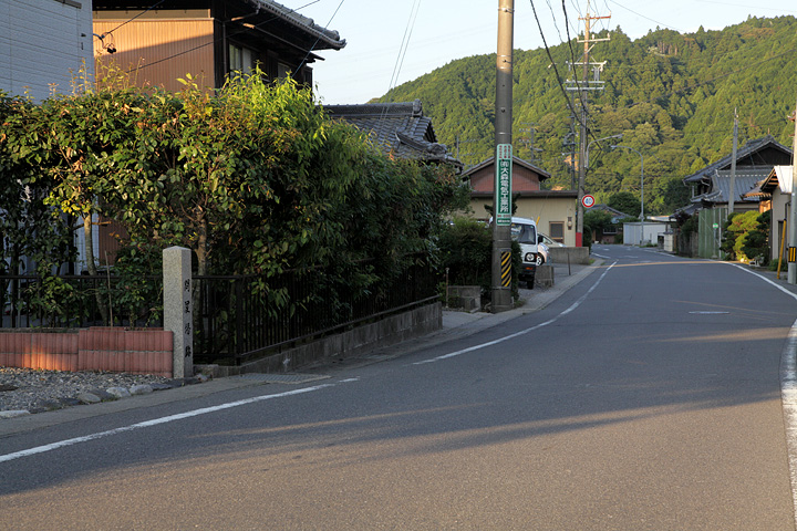 問屋場跡を加太市場へ向かう