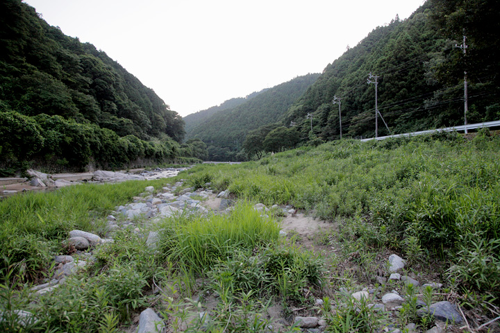 大和街道は加太川に沿って関宿へ向かう