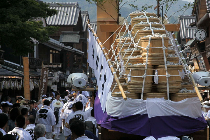 内宮へ向かう特別神領民奉献・奉曳車