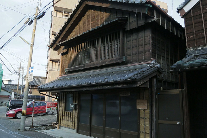 今江家　母屋は天保13年(1842)建造の元菓子問屋松本商店
