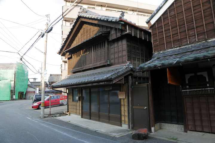 今江家　母屋は天保13年(1842)建造の元菓子問屋松本商店