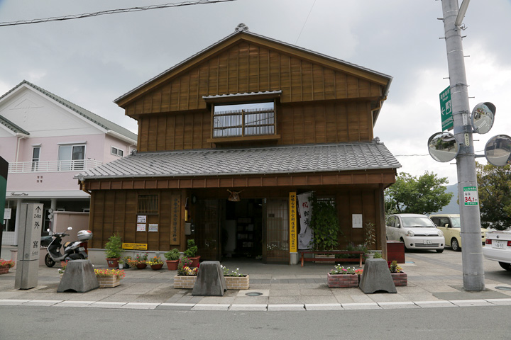 参宮街道資料館　参宮帰りの精進落としで賑わった遊里や伊勢歌舞伎を紹介