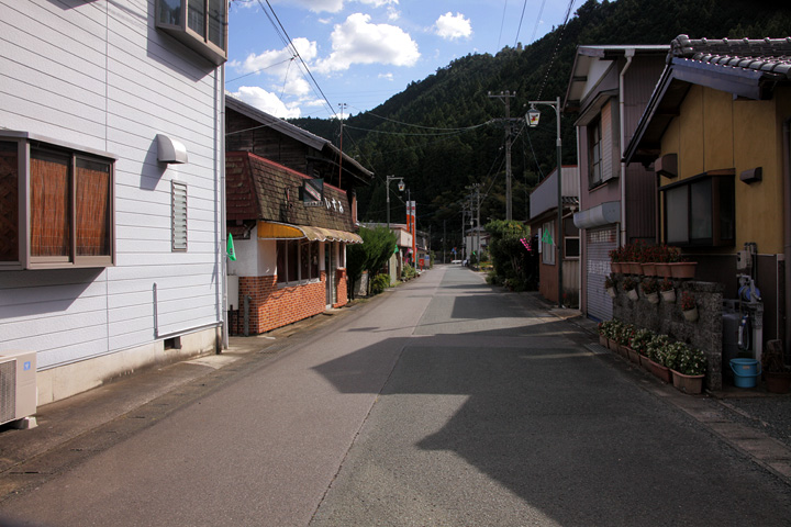 竜洞院前の別所街道