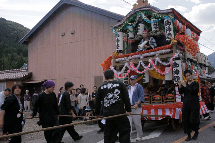 本郷まつりの山車(東栄町役場前)