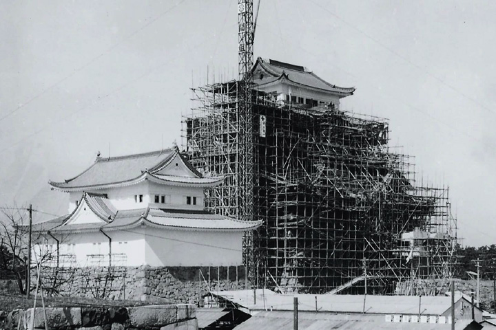 再建工事の進む名古屋城(昭和34年10月完成)