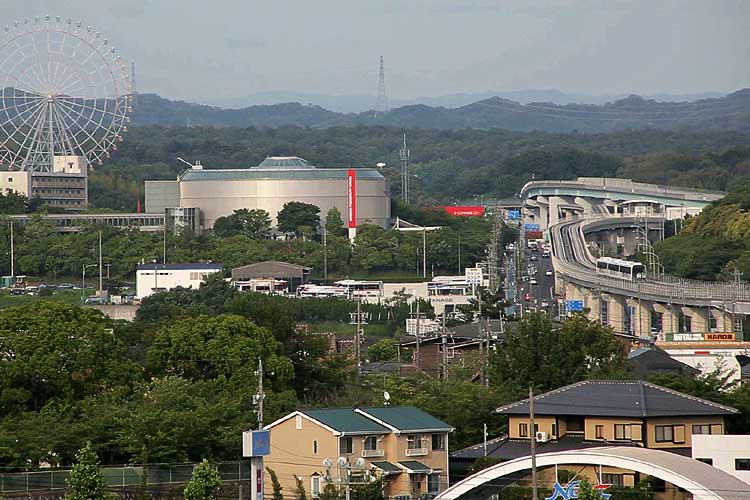 芸大通駅へ向かう