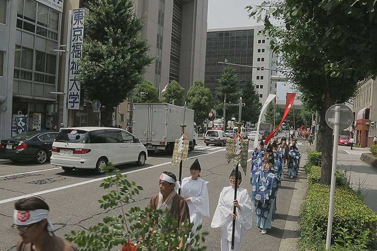 本町通を南下、若宮八幡社へ