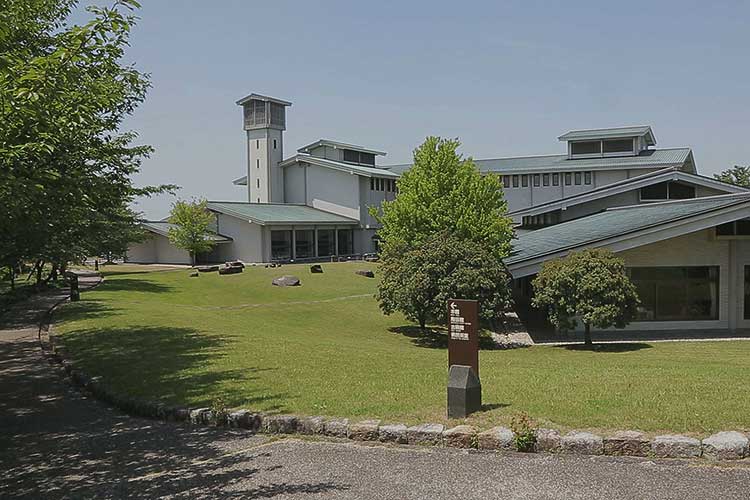 愛知県陶磁美術館本館