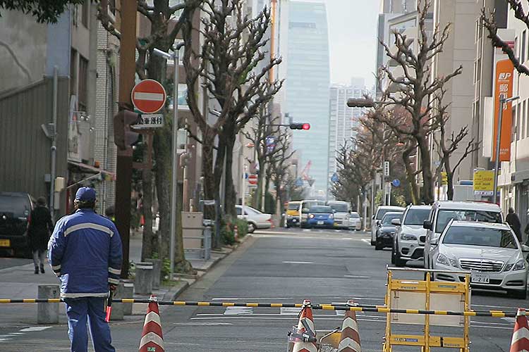 会場内東西道路の一時的閉鎖