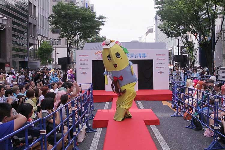 コスプレウォーキング(南大津通)